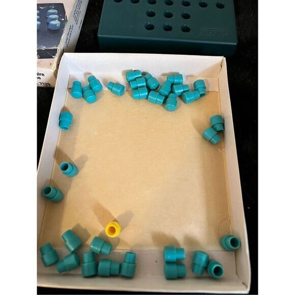 Vintage 1978 HI-Q Gabriel #7120 Solitaire Game w/ Box complete - Picture 2 of 3